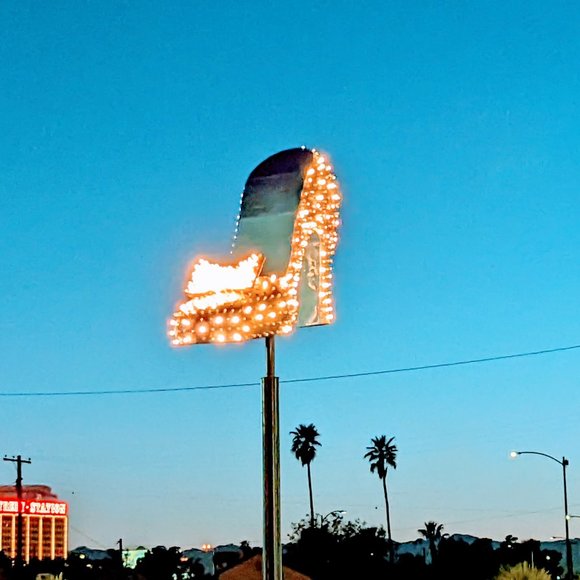 Meet your Posher, Edie - Picture 1 of 1